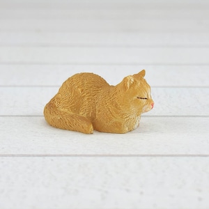 Dollhouse Miniature Cat,1:12 Scale Cat Laying Down,Terrarium Supplies,Miniature Garden,Tiny Terrarium,Fairy Garden Accessories
