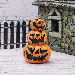 Miniature Stacked Pumpkins,Halloween Figurine,Jack O&#39; Lantern,Halloween Miniatures,Fairy Garden Decor,Dollhouse Halloween,Tiered Tray Decor
