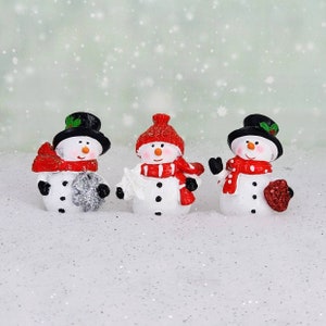 ONE Miniature Snowman,Christmas Miniatures,Dollhouse Christmas,Fairy Garden Christmas,Miniature Christmas Decorations,Diorama,Holiday Minis
