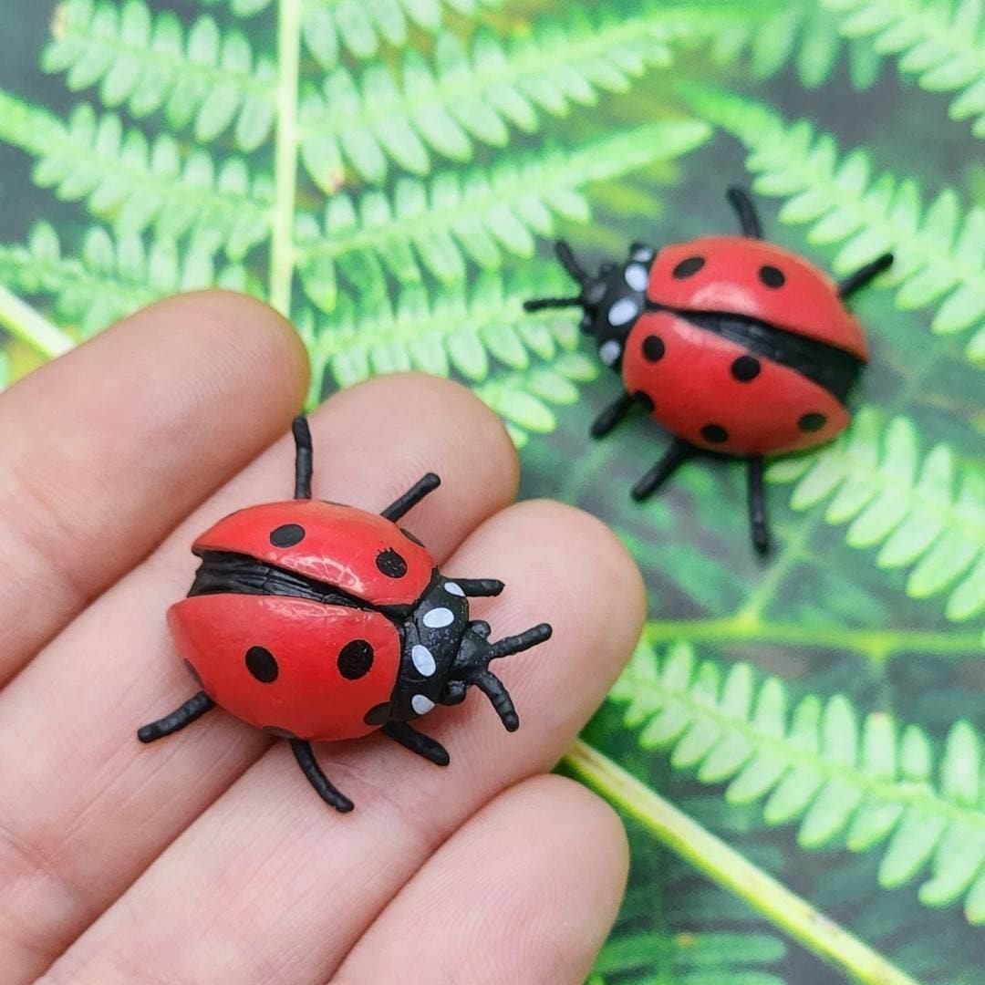 QUPIVA 120 Pieces Mini Resin Ladybug, Luminous Tiny Ladybug Miniature