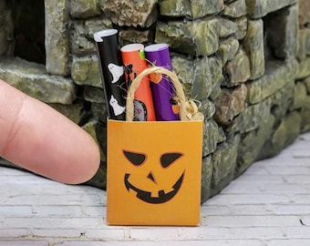 Miniature Halloween Bag,1:12 Scale,Miniature Halloween Shopping Bag,Halloween Dollhouse,Halloween Miniatures,Fairy Garden Accessory,Diorama