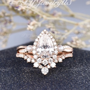 1.6ct Pearl Moissanite Engagement Ring Set Rose Gold Bridal Ring Set Woman Pear Shaped Moissanite Halo Infinity Diamond Wedding Ring Vintage