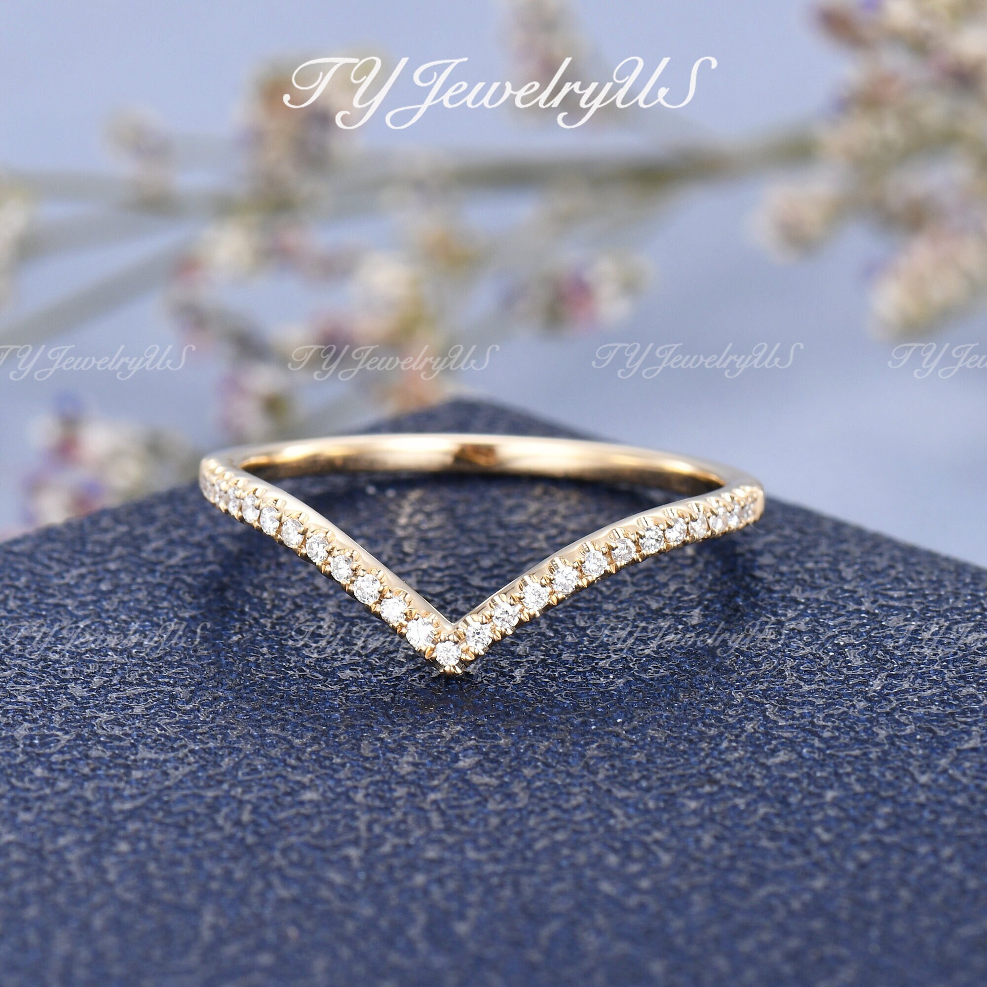 V shaped rose gold wedding band discount