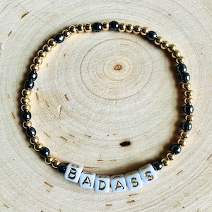 Pulsera de palabras motivacionales Badass / Pulsera inspiradora / Pulsera rellena de oro / Cuentas de hematita / Cuentas de letras / Pulsera de palabras / Badass
