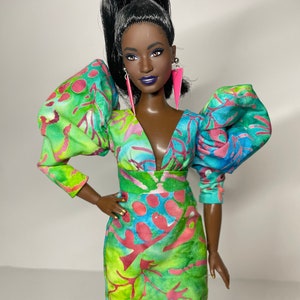 Groene jurk met print, voor poppen op schaal 1/6