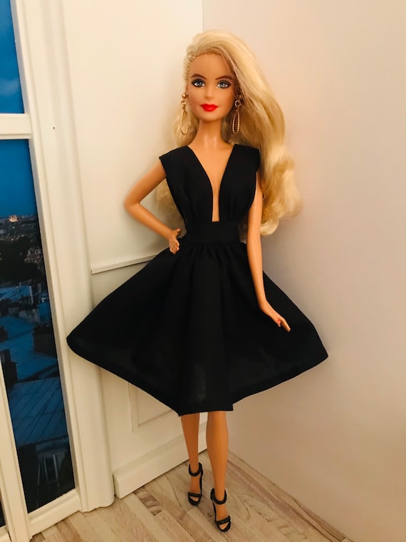 Barbie vestido negro new arrivals