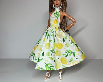 Mit Zitronen bedrucktes Kleid für Puppen im Maßstab 1:6