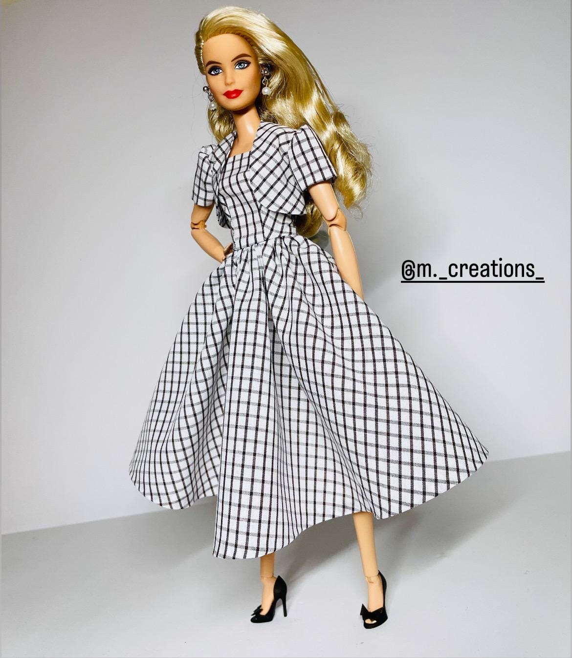 Poupée Barbie Signature Basics - Modèle 06