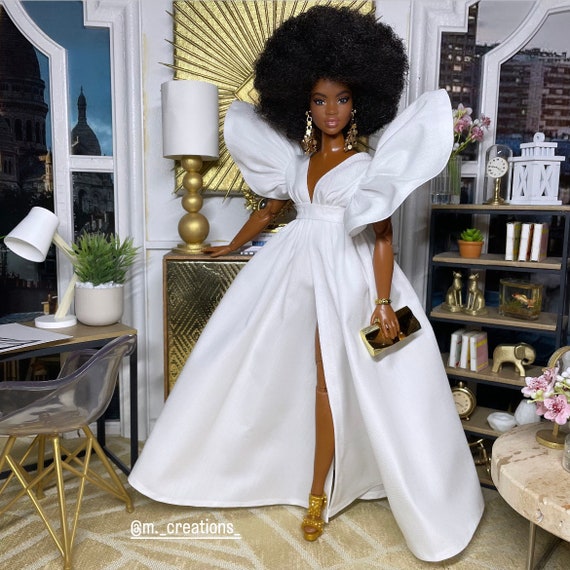 Robe blanche pour poupées échelle 1:6