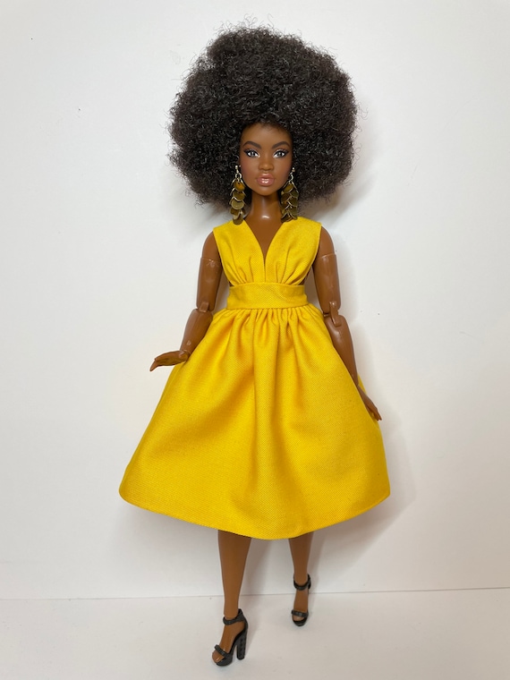 Robe jaune pour poupées échelle 1/6