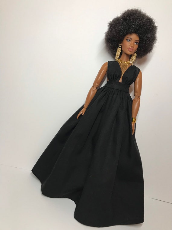 Robe longue noire pour poupées échelle 1/6