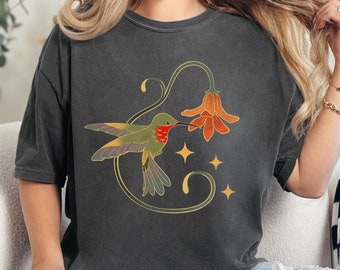 Camiseta de flores de colibrí, camisa de naturaleza, camiseta de flores prensadas, camisa de jardinería, camiseta Cottagecore, regalo de cumpleaños, regalo de mamá