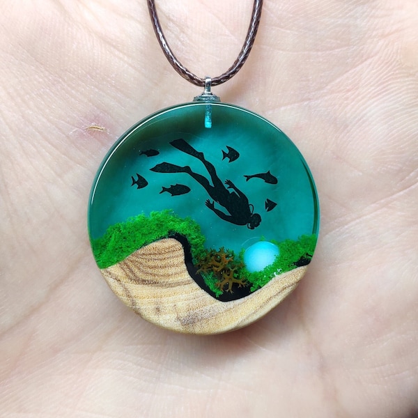 Scuba Diver Fish Necklaces, Diver Gift, Diver Figurine Necklaces for Man Jewelry for Women, Jewelry, Spotify Code Gift, Wood Resin Jewelry