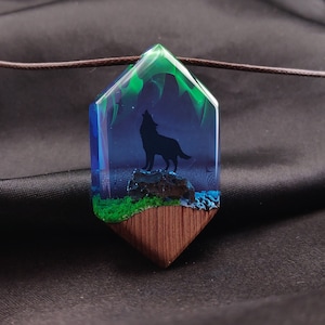 Wolf Northern Lights Necklace, Wolf Aurora Borealis, Wood Resin Necklace Mountain, Mount Jewelry Necklace, Birth Month Necklace Wolf