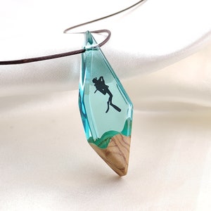 Scuba Diver Necklaces, Diver Gift, Diver Figurine Necklaces for Man Jewelry for Women, Jewelry, Spotify Code Gift, Wood Resin Jewelry