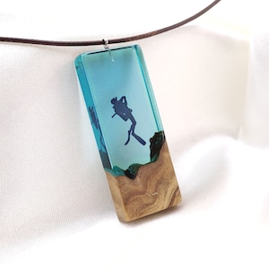 Scuba Diver Necklaces, Diver Gift, Diver Figurine Necklaces for Man Jewelry for Women, Jewelry, Spotify Code Gift, Wood Resin Jewelry