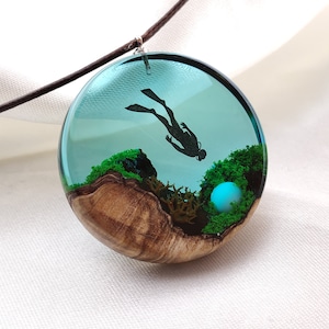 Scuba Diver Necklaces, Diver Gift, Diver Figurine Necklaces for Man Jewelry for Women, Jewelry, Spotify Code Gift, Wood Resin Jewelry