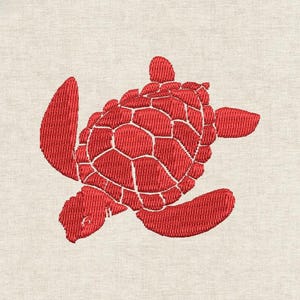 Puede incluir: Un diseño bordado de color rojo brillante de una tortuga marina con un caparazón detallado de placas segmentadas, cuatro aletas y una cabeza, cosido sobre un fondo de tela beige claro con una textura tejida visible en todo el material.