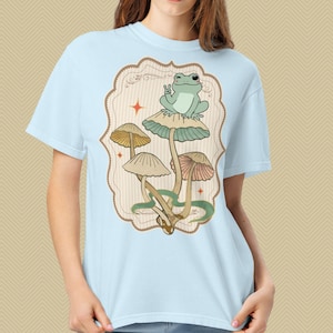 Vintage Style Frog Shirt Vintage Graphic Tee Frog Print Goblincore Shirt Frog and Mushroom T Shirt Cottagecore Gift Funny Animal Shirt