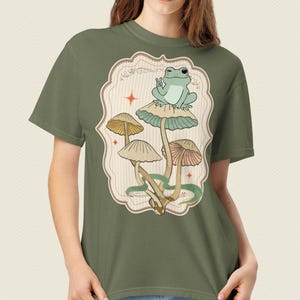 Funny Frog Shirt Vintage Shirt Animal Lover Gift Nature Shirt Frog with Mushrooms Forest Shirt Vintage Style Cottagecore Shirt Camping Shirt