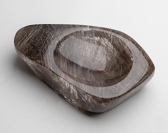 Silberne Schale aus Rutilquarz in Museumsqualität aus Brasilien (7,5 Pfund)