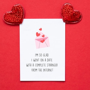 Ik ben zo blij dat ik op een date ben geweest met een complete vreemdeling op internet, grappige online datingkaart, cadeau voor elke gelegenheid, liefde| Romantisch, 5 x 7 inch