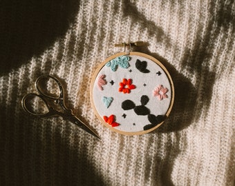 Tiny Abstract Cactus Embroidery Hoop | Retro Inspired Embroidery | Modern Embroidery | Finished Embroidery Hoop
