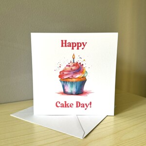 Happy Cake Day-kaart met regenboogcupcake