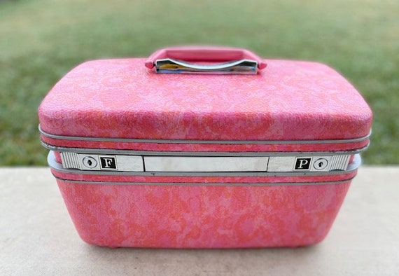Vintage pink Samsonite cosmetic make up case, lugg