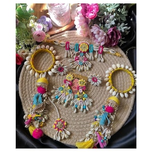 Shell  jewelry set for wedding/Mehnadi function for bride/ kaudi jewelry for mehndi/ light shell  jewelry for haldi/ shell jewelry for hair