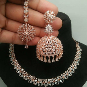 Bijoux American DIAMOND, combo de boucles d'oreilles collier diamant américain, collier de mariage Sabyasachi, collier de fiançailles, ensemble de colliers en cz