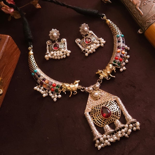 Collier hasli sculpté traditionnel antique bicolore rubis kundan d'inspiration Sabyasachi Bollywood parure de bijoux unique bijoux indiens