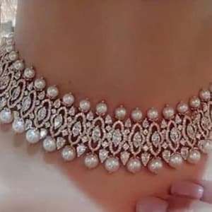 Gargantilla de perlas publicitarias/Conjunto de gargantilla de compromiso/Conjunto Sabyasachi/Conjunto de gargantilla de diamantes americanos/Conjunto de gargantilla llamativa/Conjunto de pulido de oro rosa/Conjunto de pulido de plata
