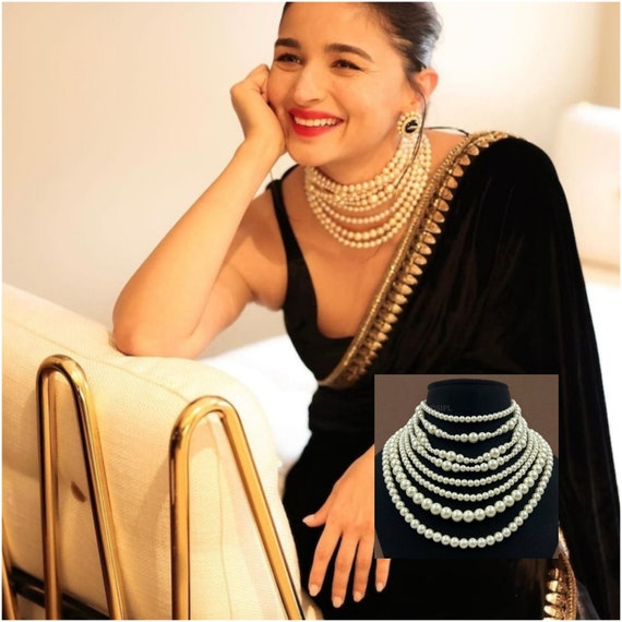 Black necklace for saree discount