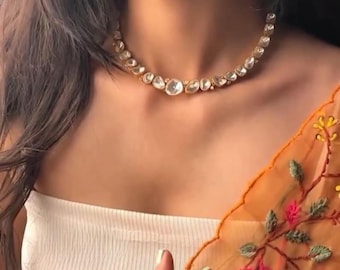 Een op beroemdheden geïnspireerde vergulde Kundan-kettingset, handgemaakte Indiase sieraden, minimalistische sieraden