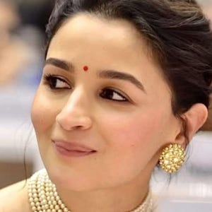 Förgyllt Kundan Choker Set, Pärlhalsband, Indiska Smycken i Sabyasachi-stil