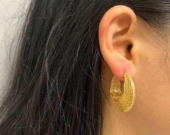 Gold Huggie Hoop Earrings,Lightweight earrings Filigree Earrings, Handmade Earrings For Women, Gift for Mother Sister Friends,Unique Gifts