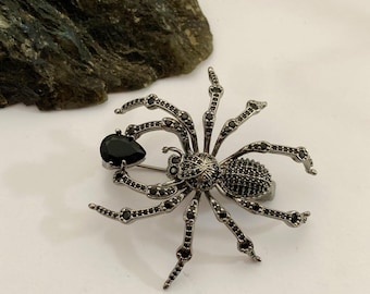 Black Spider Brooch Pin: Handmade Insect Jewelry Gift for Men,Women