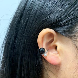 Silver Onyx and Pearl No Piercing Ear Cuff,Sterling silver ear cuff,,Minimalist Wrap Cuff Earring,Cartilage Conch Cuff,Mother's Day Gift
