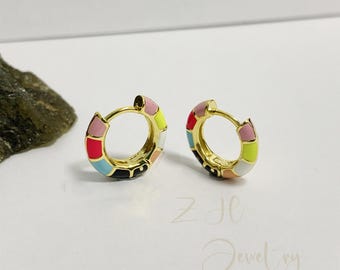 Orecchini a cerchio in smalto colorato, orecchini a monachella placcati in oro, orecchini Huggie retrò, orecchini a cerchio boho, orecchini carini, regalo per lei