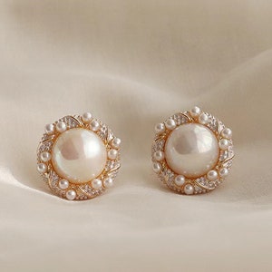 Round Pearl Clip On Earrings,Non-Pierced EarringsVintage Earrings Studs,wedding studs earring,Halo Cluster Stud Earrings,Gift for her