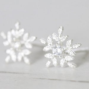 Tiny Snowflake Earrings / Solid 925 Silver Moissanite Womens Stud Earrings / Snowflake Style Minimalist Dainty Studs Gift for Her