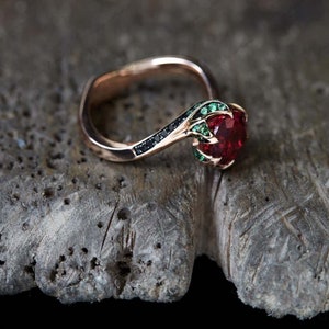 Bague de fiançailles de style Art déco avec rubis et émeraude style La Belle des bêtes en or rose Bague cadeau d&#39;anniversaire pour femme finition or rose 14 carats
