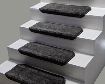 Rutschfester dunkelgrauer Treppenteppich mit Polsterung