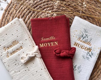 Anpassningsbart omslag till familjebok med broderi, perfekt bröllops- eller födelsepresent