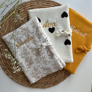 Protège carnet de santé personnalisé avec le prénom broderie, cadeau naissance