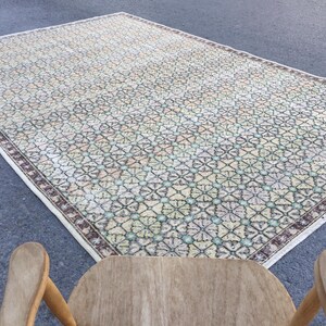 7x11 minimal floral area rug, dining room rug,  bedroom rug,  7&#39;1&quot; X 10&#39;10&quot; retro rug,  R 8684F77