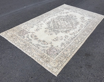 Turkish woven area rug, vintage carpet  for living room,  5'4" X 8'11" ,  R6716F33