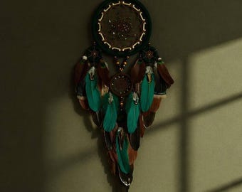 Green authentic dreamcatcher, Ojibwe inspired dream catcher with natural feathers, real traumfanger, Native American design gift for her