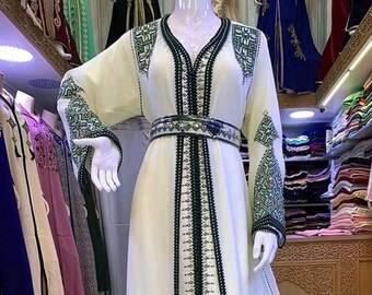 Moroccan caftan for wedding,White and green Caftan for henna,embroidered caftan,caftan for wedding day,caftan morocco,green kaftan,